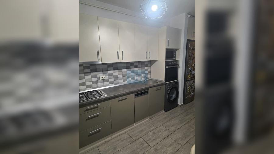 Apartament cu 3 camere semidecomandat, mobilat în Florești