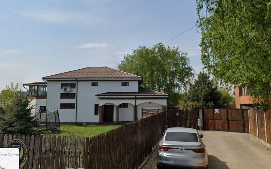 Casă individuală cu 6 camere cu Garaj în Est