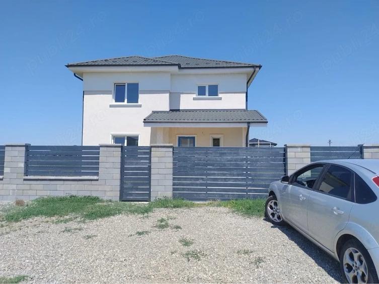Casă cu 4 camere cu Teren 354 Mp în Crevedia