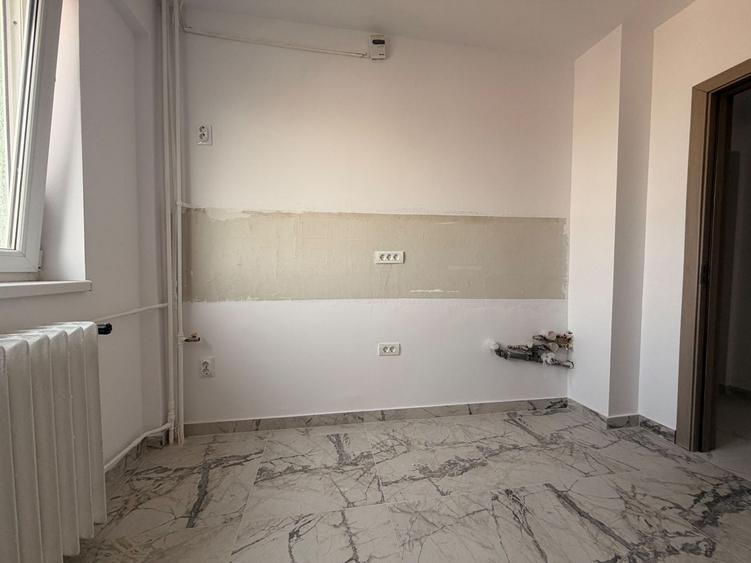 Apartament cu 3 camere decomandat în Titulescu