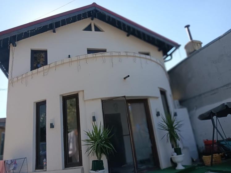 Casă cu 4 camere în Central