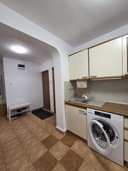 Apartament cu 3 camere decomandat, mobilat în Rahova