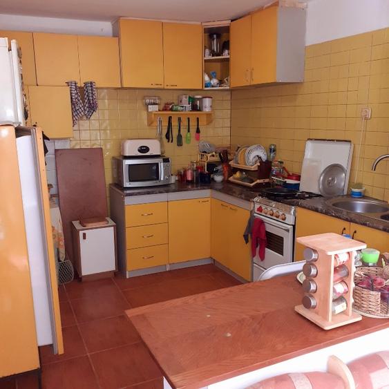 Casă cu 4 camere cu Canalizare în Central