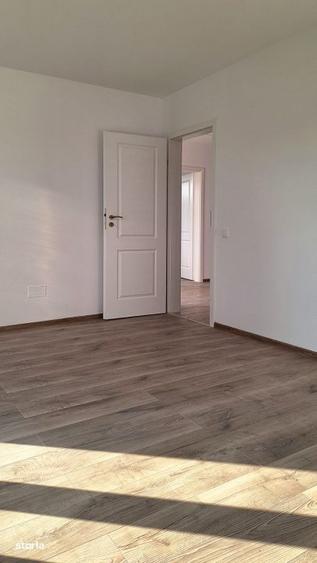 Casă cu 4 camere în Corușu