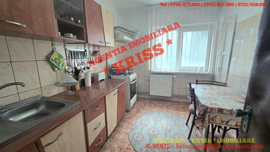 Apartament cu 3 camere decomandat în Găvana