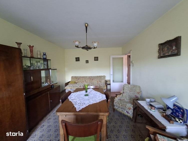 Apartament cu 4 camere decomandat în Central