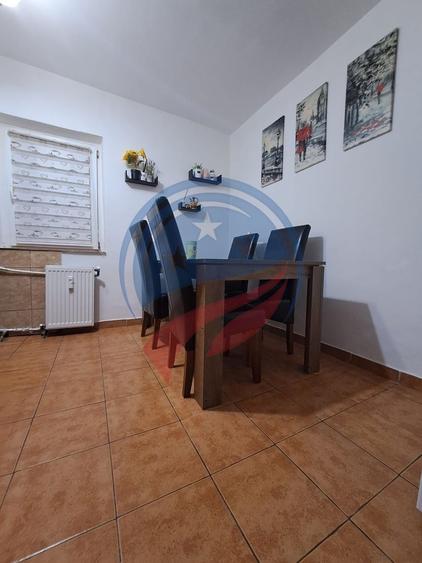 Apartament cu 2 camere semidecomandat, mobilat în Craiovița Nouă