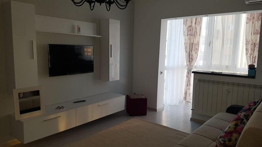 Apartament cu 2 camere semidecomandat în Berceni