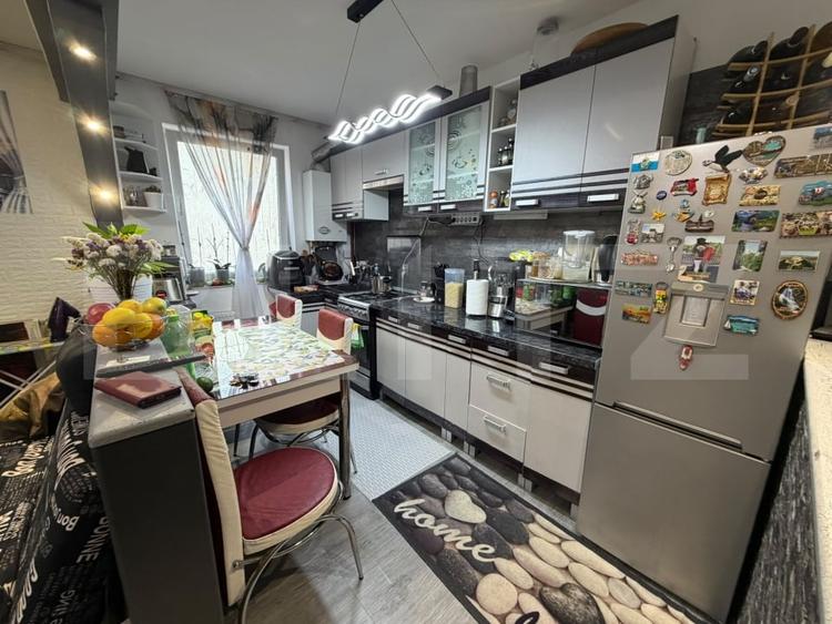 Apartament cu 2 camere semidecomandat, mobilat în Florești