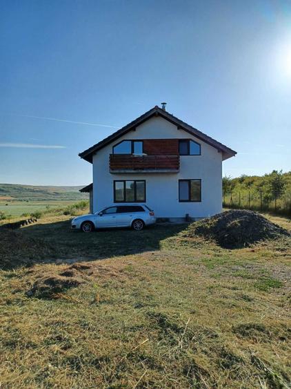 Casă cu 4 camere în Răscruci