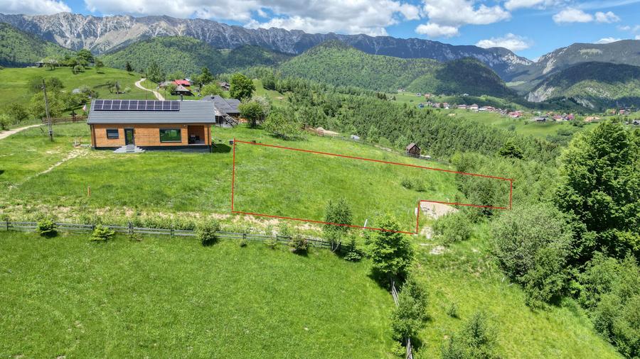 Teren Construcții intravilan de 1400 mp, în Moieciu