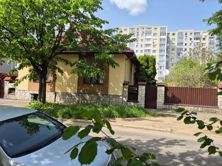 Casă individuală cu 8 camere cu Canalizare în Elisabetin