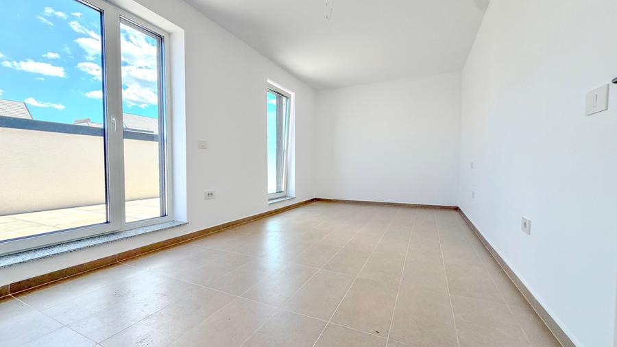 Apartament cu 2 camere decomandat în Tractorul
