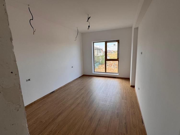 Casă individuală cu 5 camere cu Teren 275 Mp în Berceni