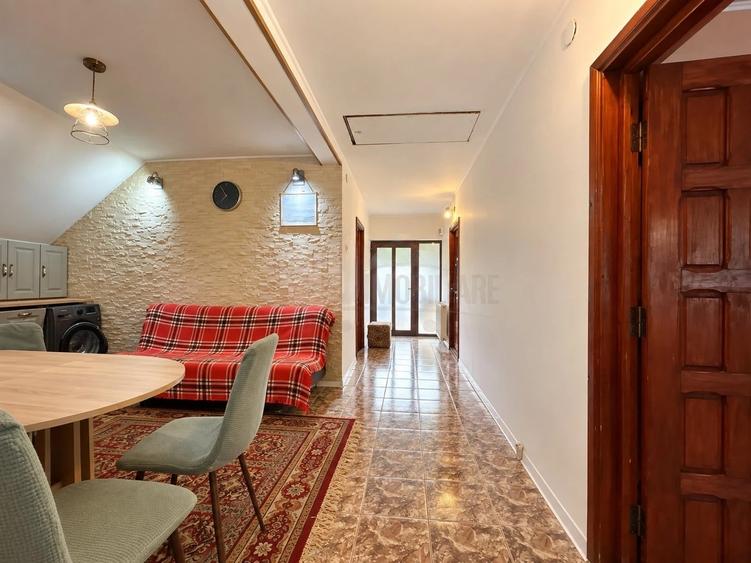 Casă individuală cu 7 camere cu Teren 300 Mp în Bucium