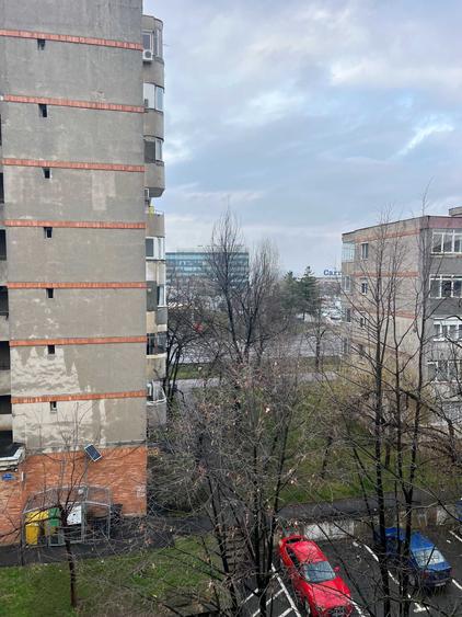 Apartament cu 3 camere decomandat în Nufărul