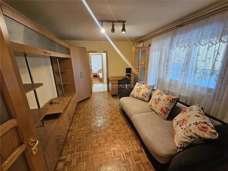 Apartament cu 3 camere semidecomandat în Cuptoare (Reșița)