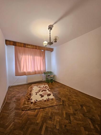 Apartament cu 3 camere decomandat, mobilat în Exercițiu
