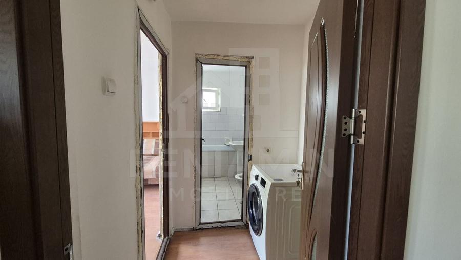 Apartament cu 2 camere semidecomandat în Craiovița Nouă