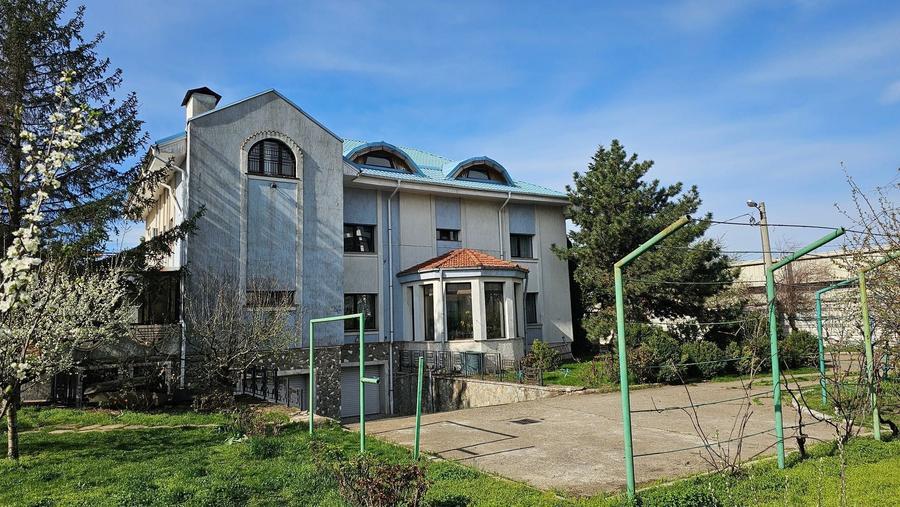 Casă cu 4 camere în Satu Nou
