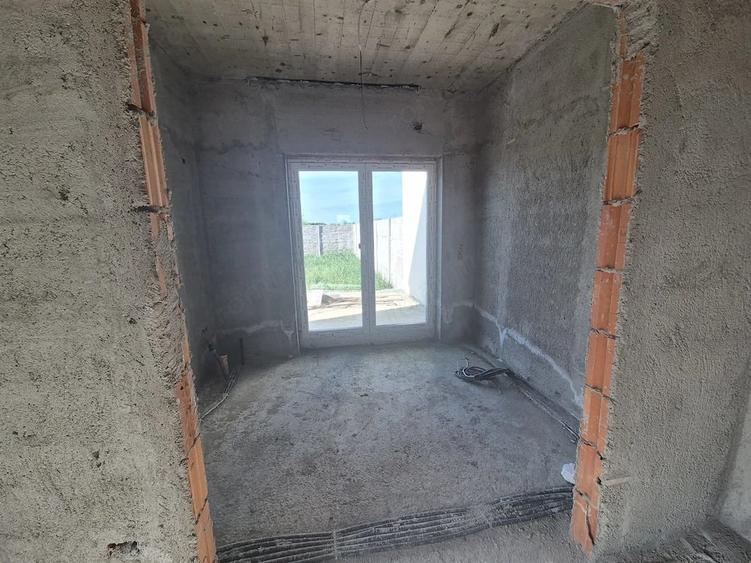 Casă cu 3 camere cu Teren 300 Mp în Moșnița Nouă