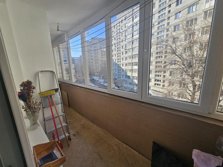 Apartament cu 4 camere decomandat, mobilat în Dristor