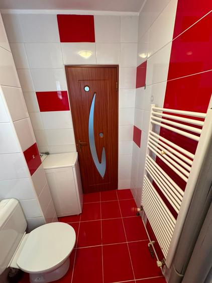 Apartament cu 3 camere semidecomandat în 7 Noiembrie