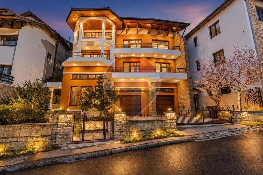 Casă individuală cu 11 camere cu Teren 1300 Mp în Schei