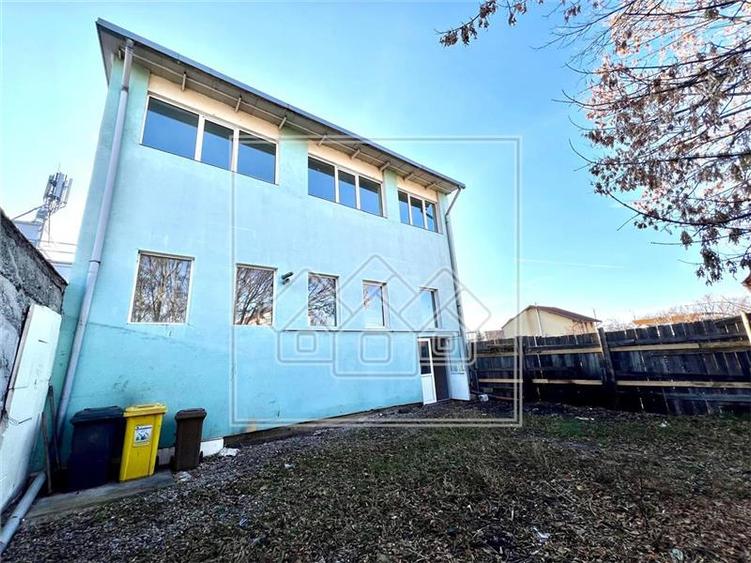Spațiu comercial, de 420 mp, în Terezian