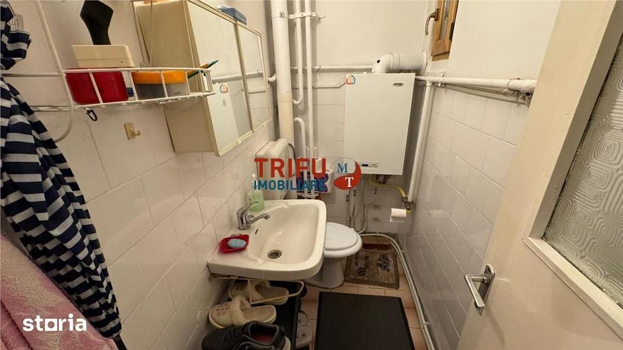 Apartament cu 3 camere semidecomandat în Cetate