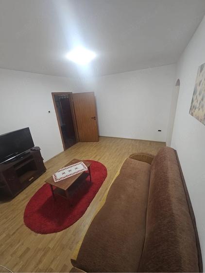 Apartament cu 3 camere semidecomandat în Luncă