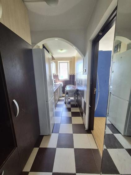 Apartament cu 2 camere semidecomandat în Berceni