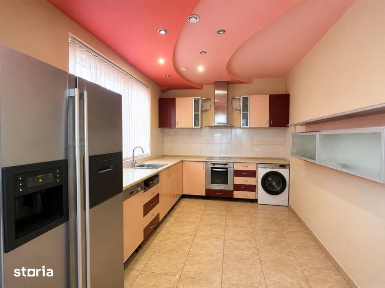 Casă cu 5 camere cu Teren 298 Mp în Rogerius