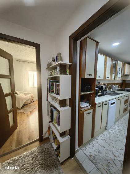 Apartament cu 4 camere decomandat, mobilat în Central