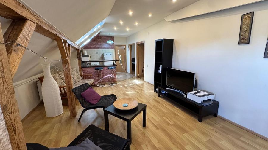 Apartament cu 3 camere, mobilat în Lipovei