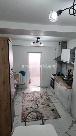Apartament cu 4 camere semidecomandat în Central