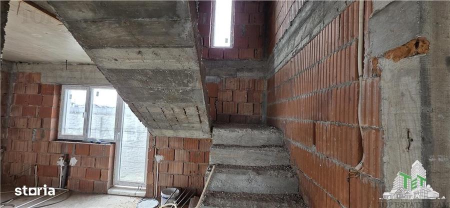 Casă cu 4 camere în Olteni