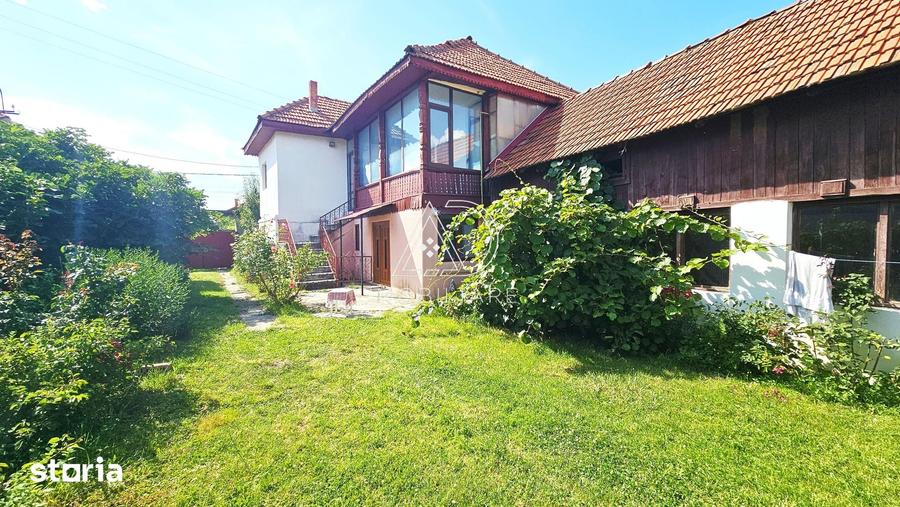 Casă cu 6 camere cu Teren 3250 Mp în Central