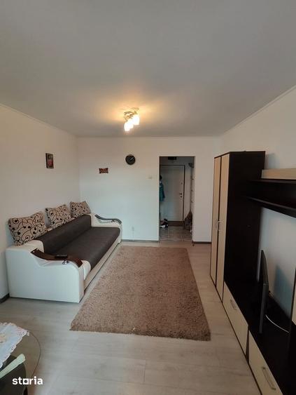 Apartament cu 2 camere semidecomandat în Podu Roș