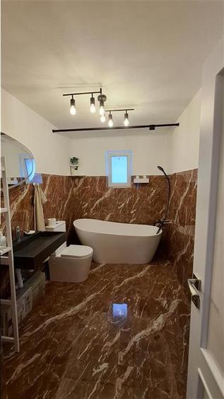 Casă individuală cu 5 camere cu Canalizare în Valea Lupului