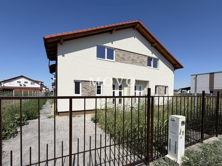 Duplex cu 4 camere cu Canalizare în Moșnița Nouă