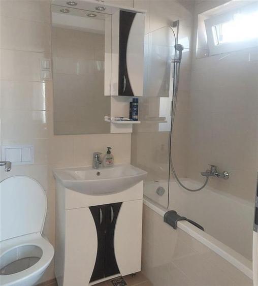 Apartament cu 4 camere decomandat, mobilat în Tractorul