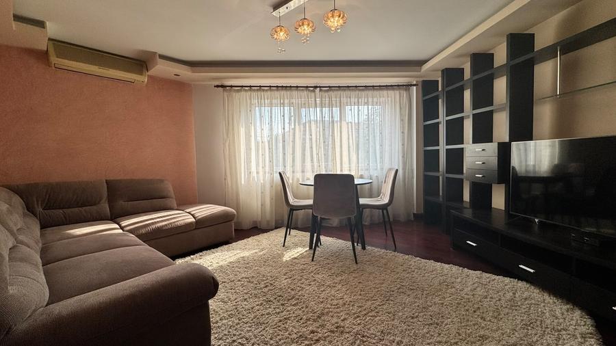 Apartament cu 3 camere decomandat în Decebal
