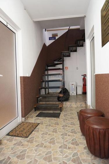 Spațiu comercial, de 23.700000762939 mp, în Central