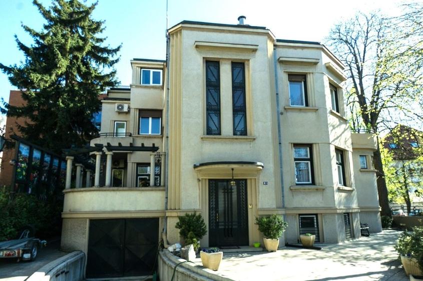 Apartament cu 6 camere semidecomandat în Dorobanți