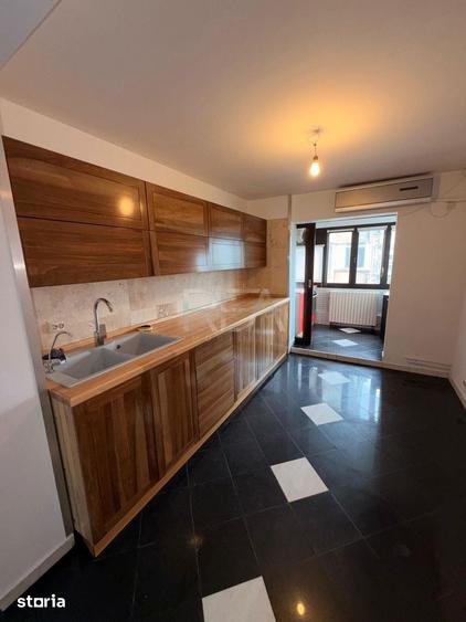 Apartament cu 4 camere semidecomandat în Crângași
