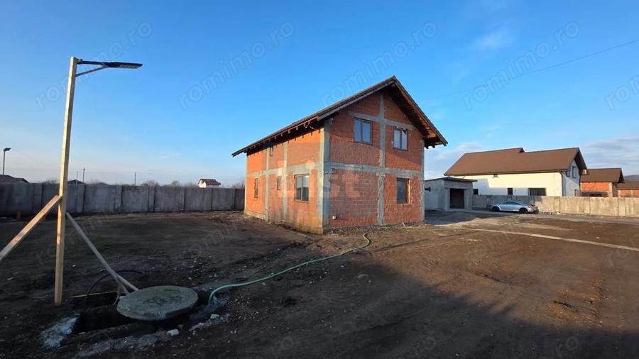 Casă cu Teren 1056 Mp în Ostrovu Corbului