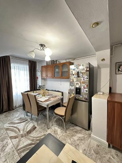 Apartament cu 3 camere decomandat, mobilat în Cornetu
