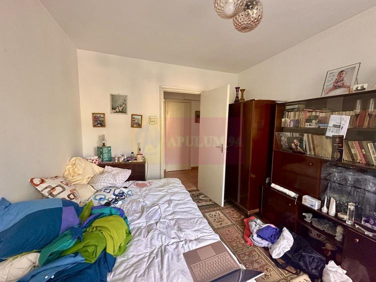 Apartament cu 3 camere decomandat în Berceni