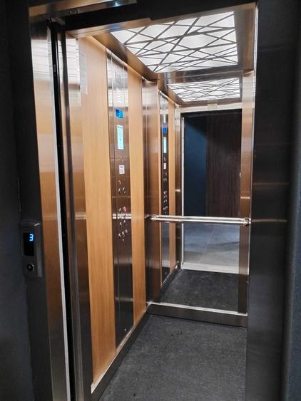 Apartament cu 3 camere decomandat în Cristian